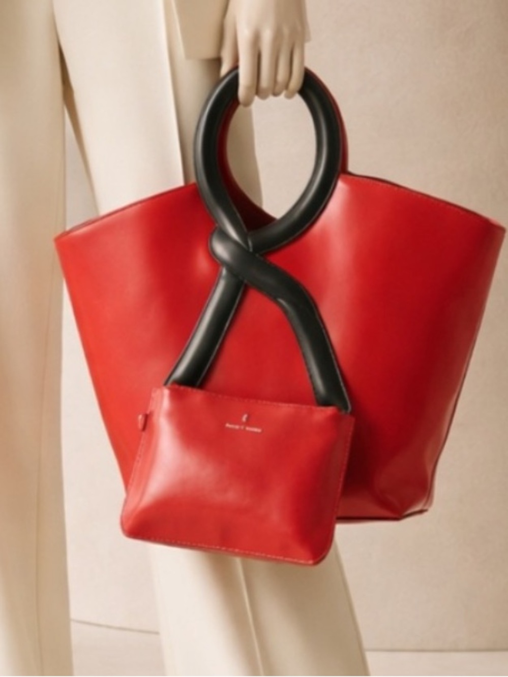 🛑❌Price Drop 🛑❌Authentic Roberta Di Camerino Red/Black Tote Handbag Plus Pouch.